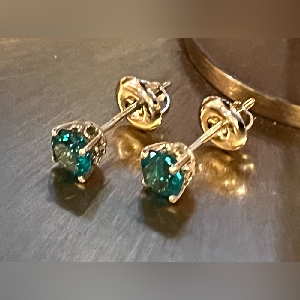 EMERALD STUDS—GORGEOUS TO THE MAX—ROUND .97 TCW UNTREATED-NO HEAT EMERALDS 14KT - Picture 13 of 15